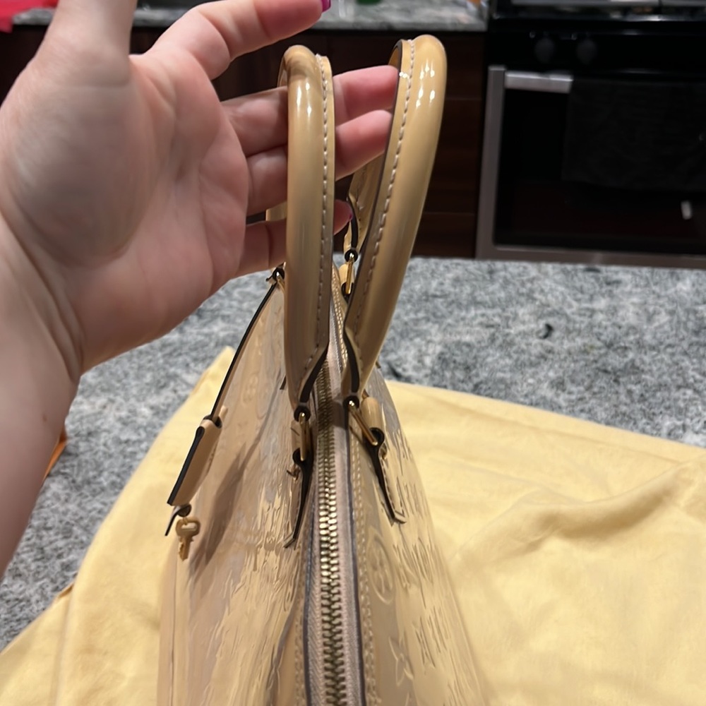 Louis Vuitton Patent Alma PM in Beige Nude - Picture 9 of 16